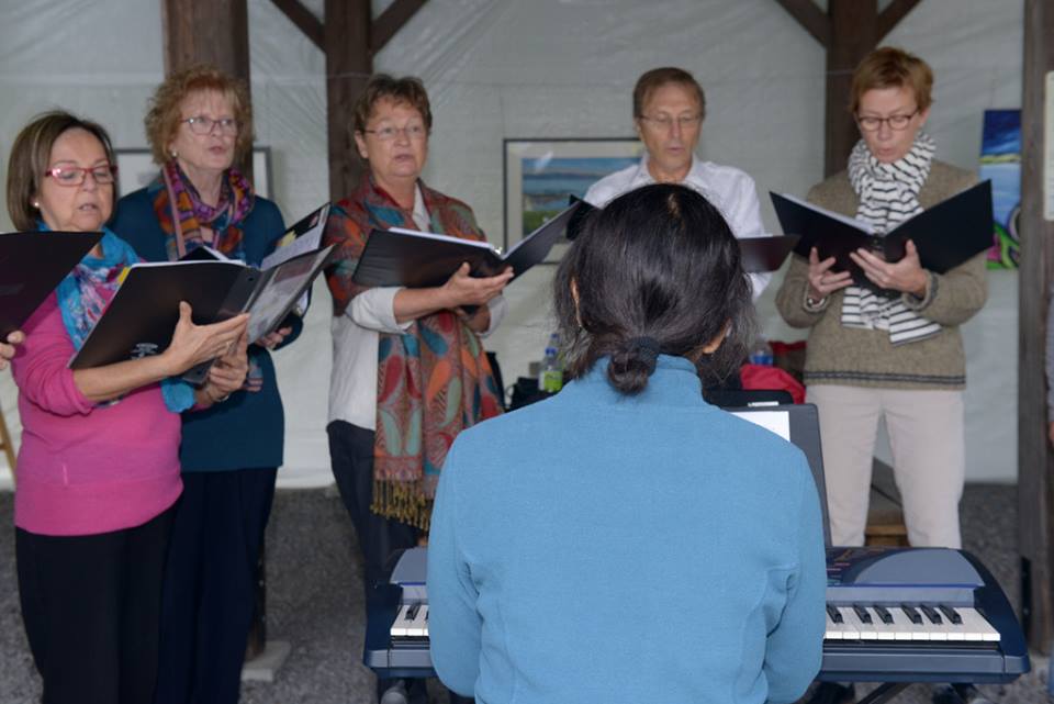 La chorale a réjoui les visiteurs au préau et le long des sentiers. lors de la journée de la culture à la Réserve naturelle du Marais-Léon-Provencher (Photo: Nelson Boisvert)