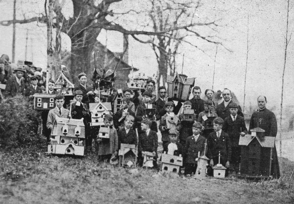 Concours de maisonnettes d'oiseaux à Neuville en 1927